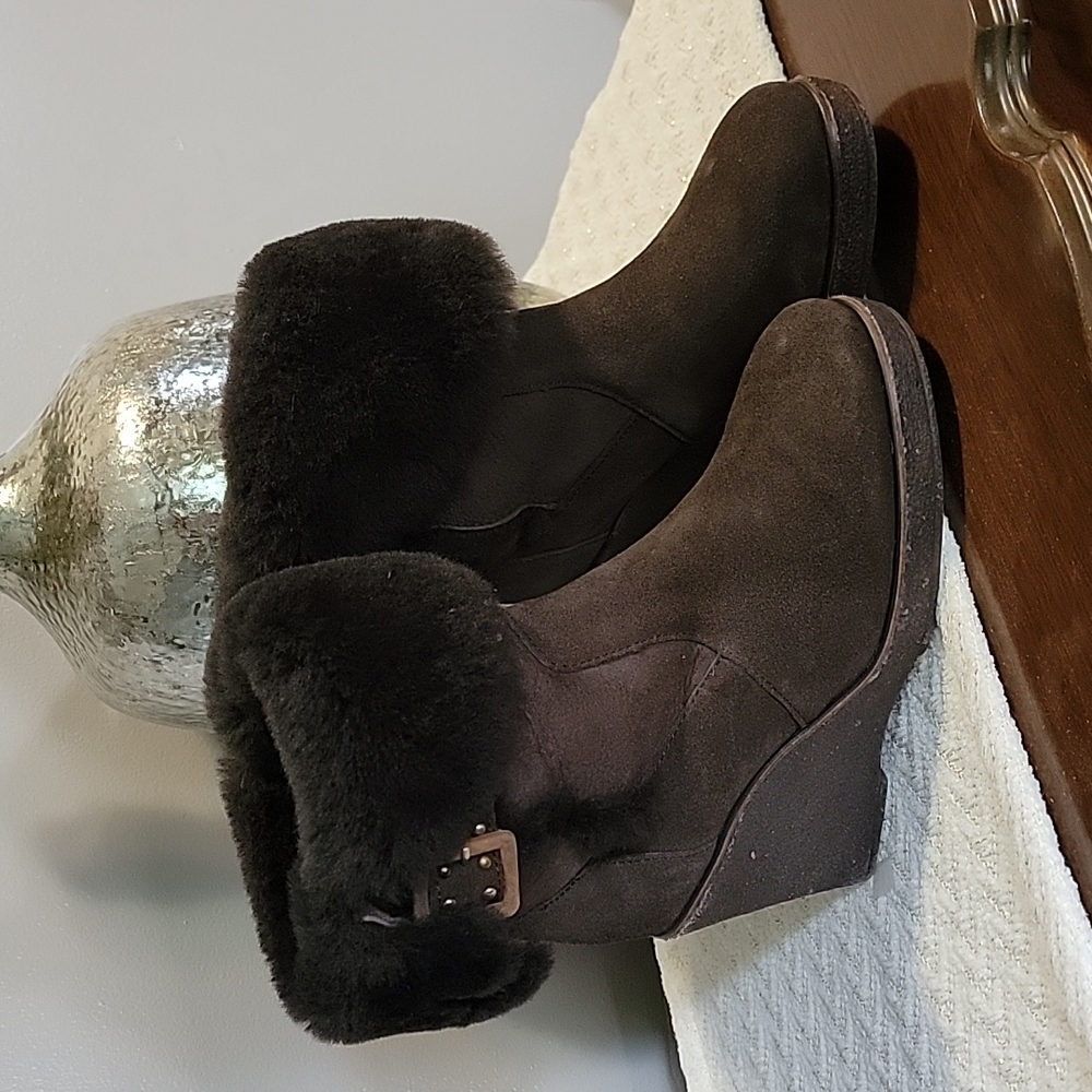 Woman's Naturally Australian EMU boots size U.S 7